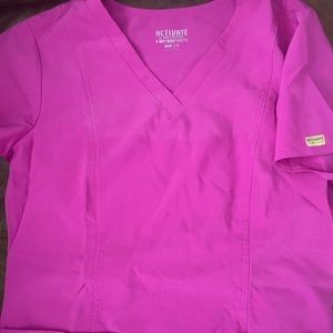 Activate by Med Couture 4-way energy stretch scrub top, size medium.